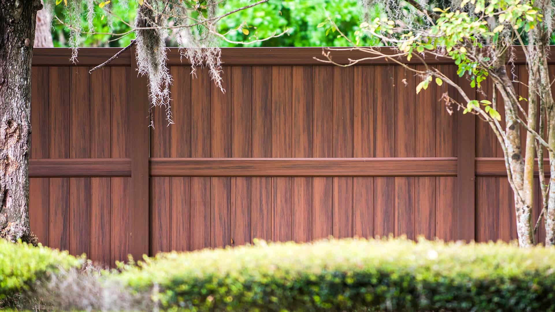 Which Cape Coral Fence Company Offers the Best Fence Options for My Yard?