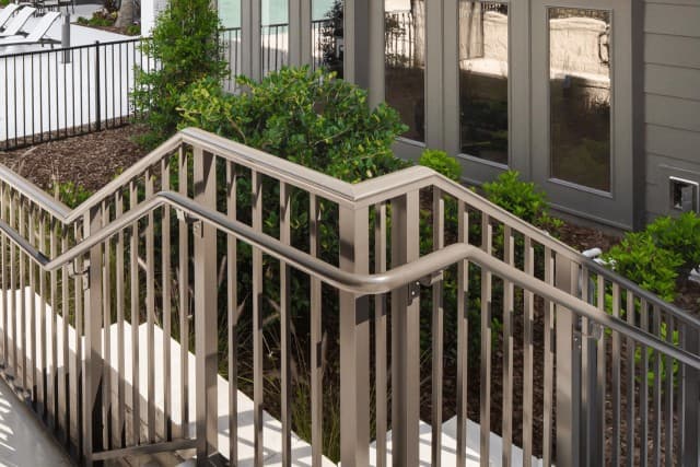 Improve Curb Appeal While Ensuring Safety with Aluminum Railing