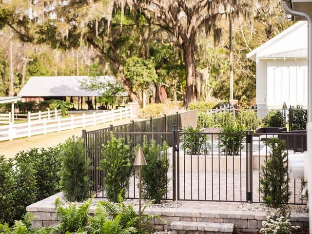 Aluminum Fence – Flat Top Rail 5