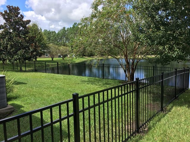 Aluminum Fence – Flat Top Rail 3