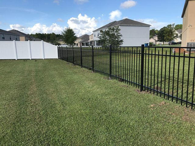 Aluminum Fence - Flat Top Rail with Spear Points