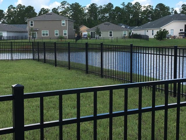 Aluminum Fence – Flat Top Rail 4