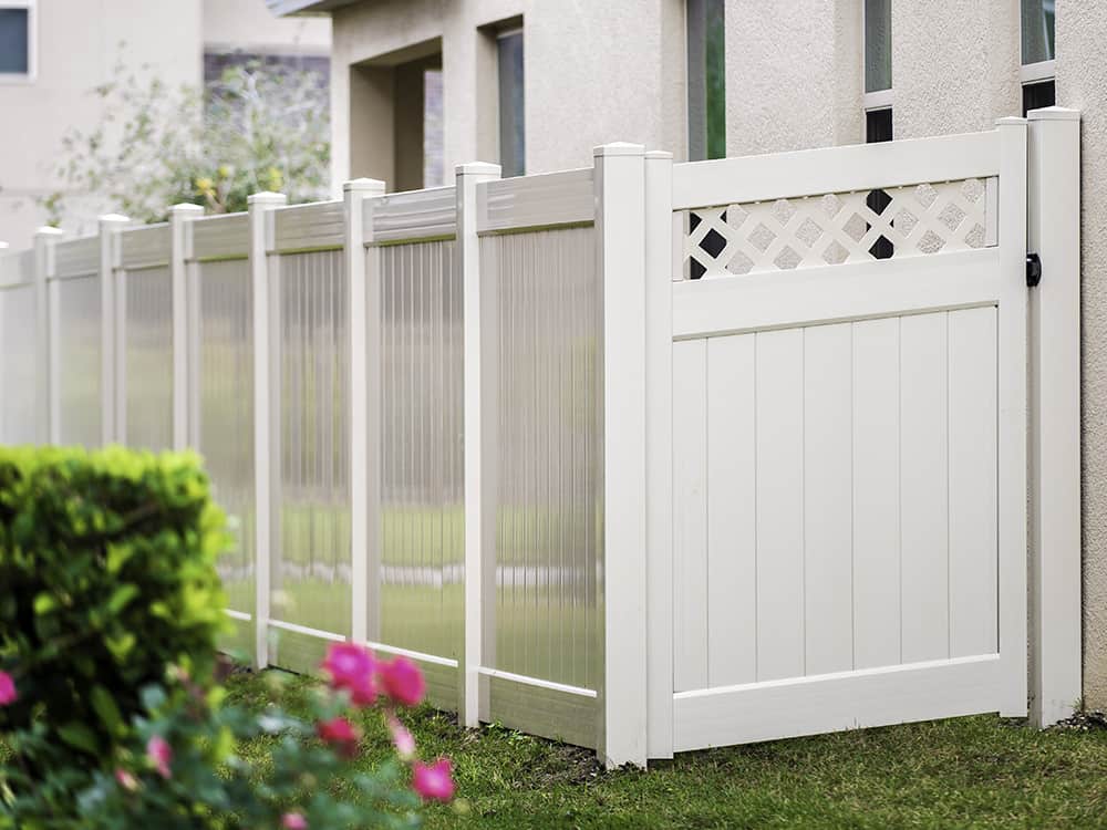 https://www.superiorfenceandrail.com/wp-content/uploads/2019/05/vinyl-fence-8.jpg