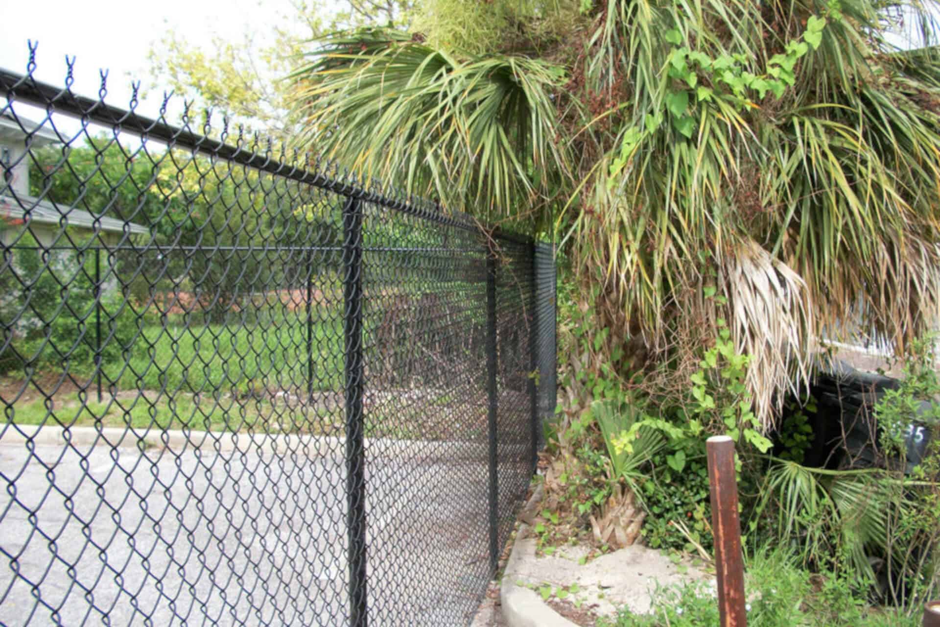 residential-chain-link-fence-2