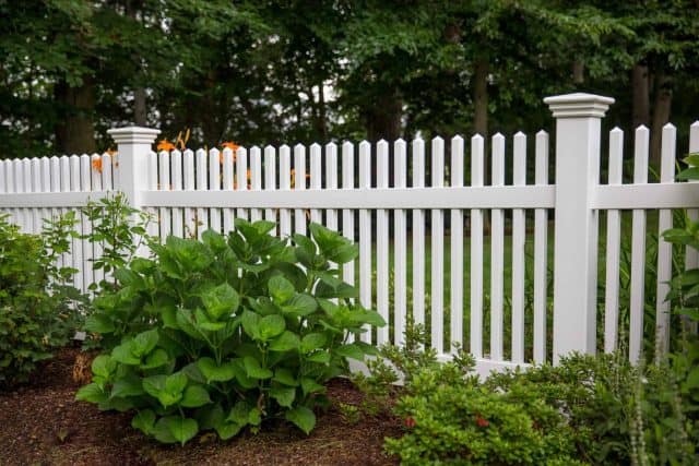 5 Reasons Why Hiring Top Professionals for Your Smyrna Fence Installation Makes Sense