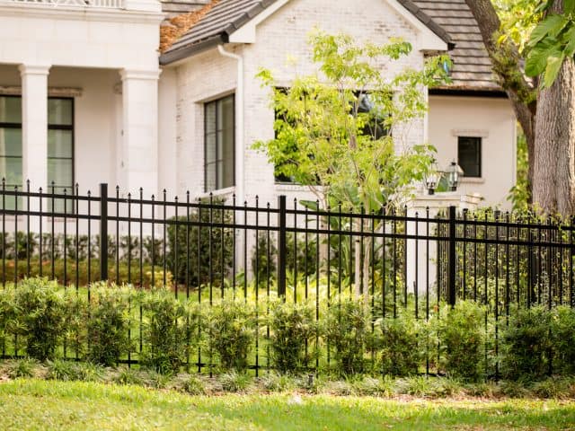 200 Parkland Aluminum Fence Bronze