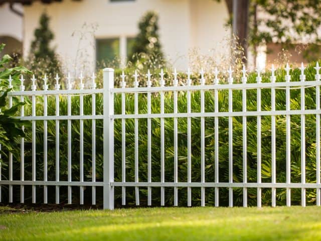 600 Monarch Aluminum Fence White Finial