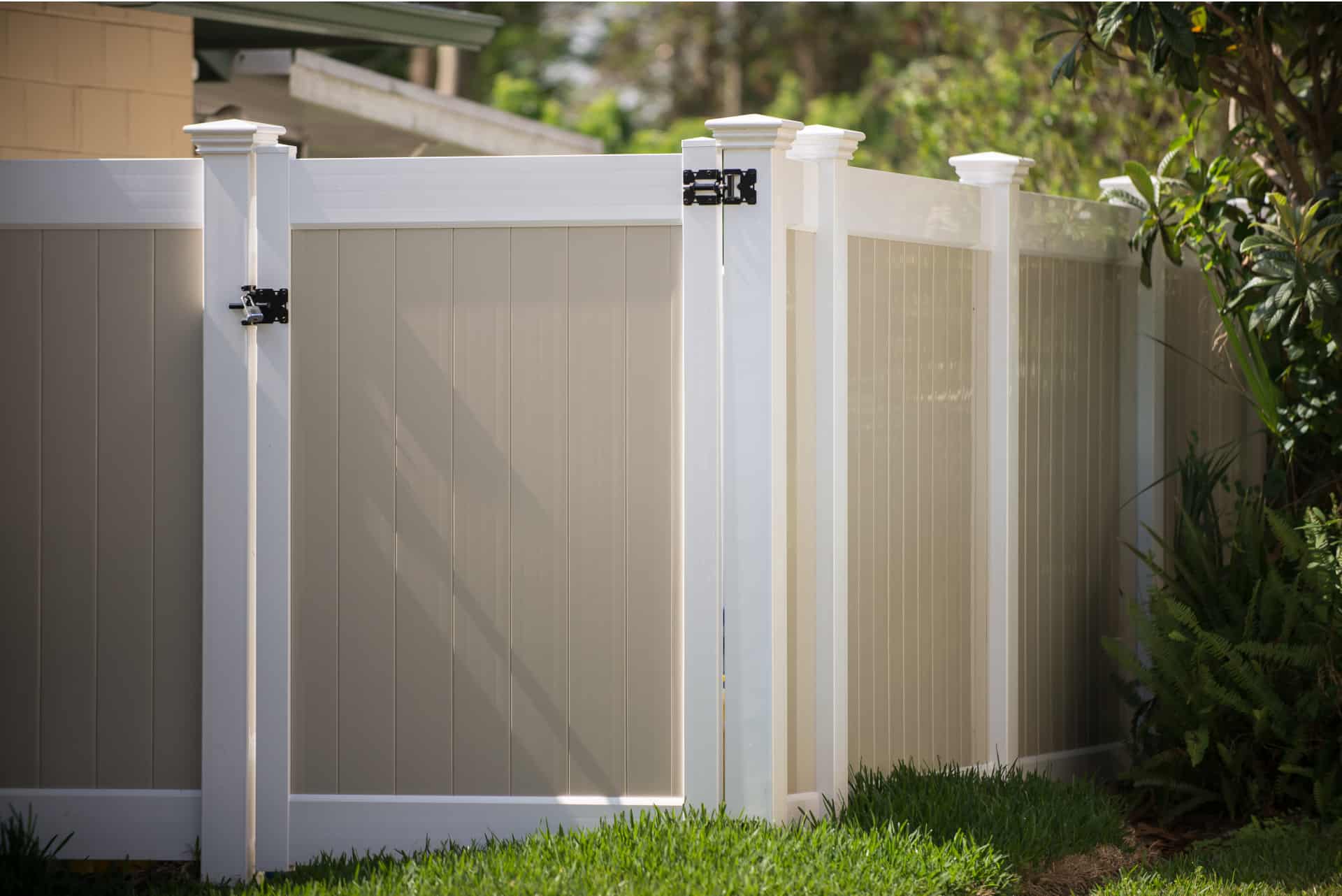 vinyl privacy fence tan infill