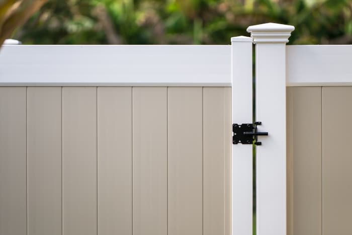 vinyl privacy fence