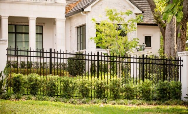 Which Daytona Beach Fence Company Is Best for Your Fence Project?