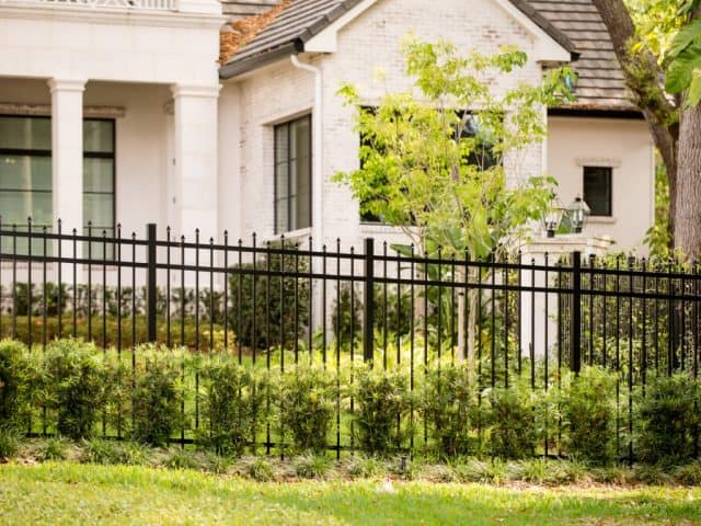 Which Daytona Beach Fence Company Is Best for Your Fence Project?