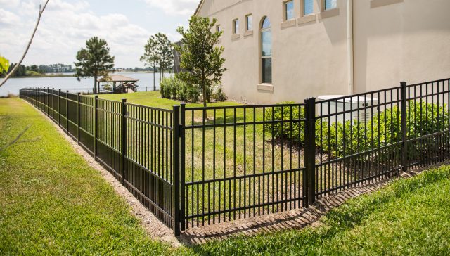 Top 4 Reasons to Hire an Orlando Fence Company for Your Fence Installation Project