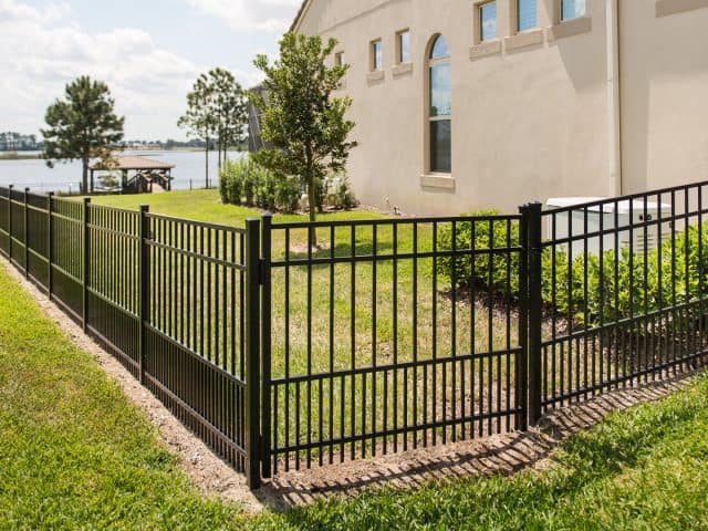 Top 4 Reasons to Hire an Orlando Fence Company for Your Fence Installation Project