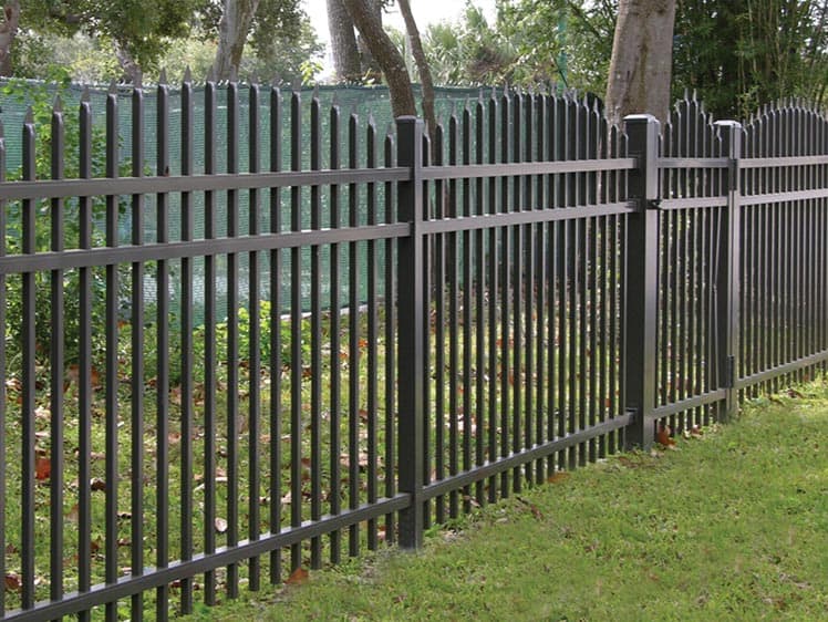 https://www.superiorfenceandrail.com/wp-content/uploads/2020/06/black-fence.jpg