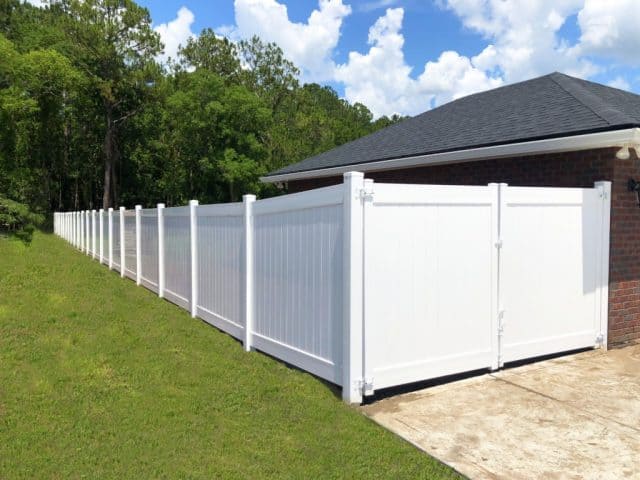 How to Choose the Best Clermont Fence Company for My Backyard Project