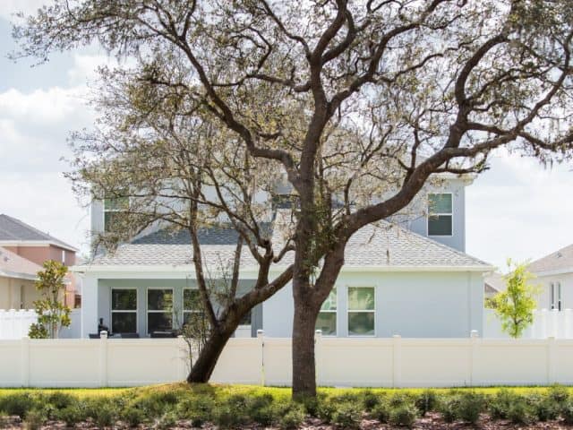 https://www.superiorfenceandrail.com/wp-content/uploads/2020/09/N.-Florida-fence-company-640x480.jpg