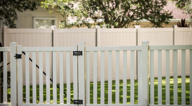 Top 8 Benefits of Vinyl Fencing