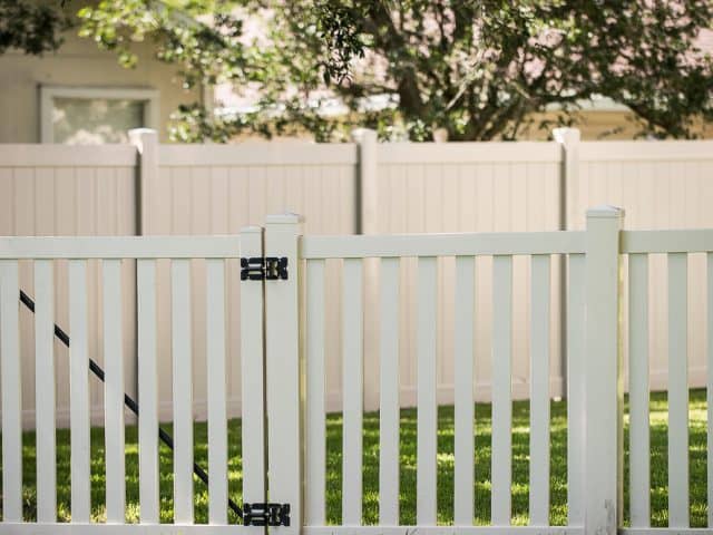 Top 8 Benefits of Vinyl Fencing