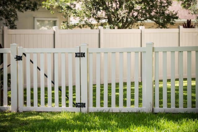 Vinyl Fence - Gate - White Dunbar