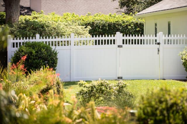 Vinyl Fence - White Livingston