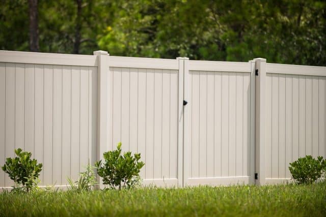 Choose a Lake City Fence Company that Makes First-Class Service a Top Priority