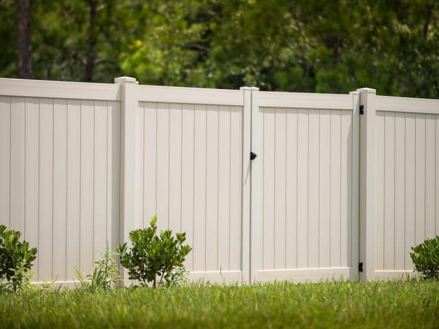 https://www.superiorfenceandrail.com/wp-content/uploads/2021/01/Lake-City-Fence-Builder-640x480.jpg