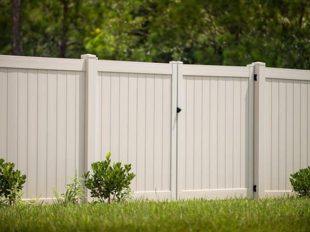 Choose a Lake City Fence Company that Makes First-Class Service a Top Priority