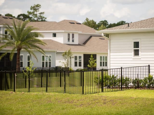 https://www.superiorfenceandrail.com/wp-content/uploads/2021/01/Tampa-fence-company-640x480.jpg