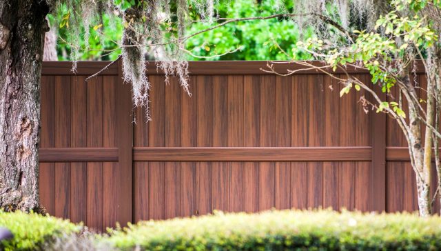 4 Questions to Ask an Oak Hill Fence Company Before Your Fence Installation