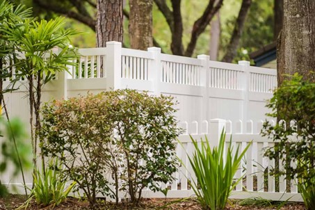 Arkansas Fence Company white vinyl fence