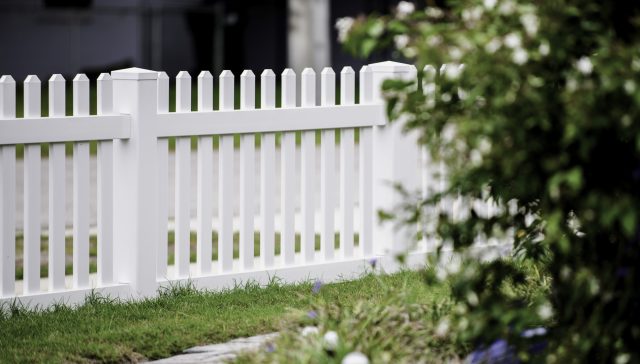 What Fencing Materials Does a Benbrook Fence Builder Use?