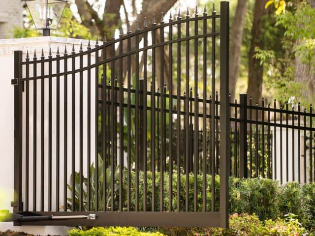 What to Expect from the Best Brookfield Fence Company