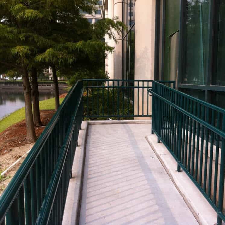 https://www.superiorfenceandrail.com/wp-content/uploads/2022/09/Arkansas-aluminum-railing.jpg