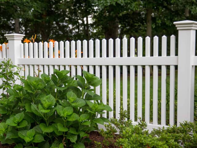 “Good Fences Make Good Neighbors”: the Advantages of Vinyl Fencing