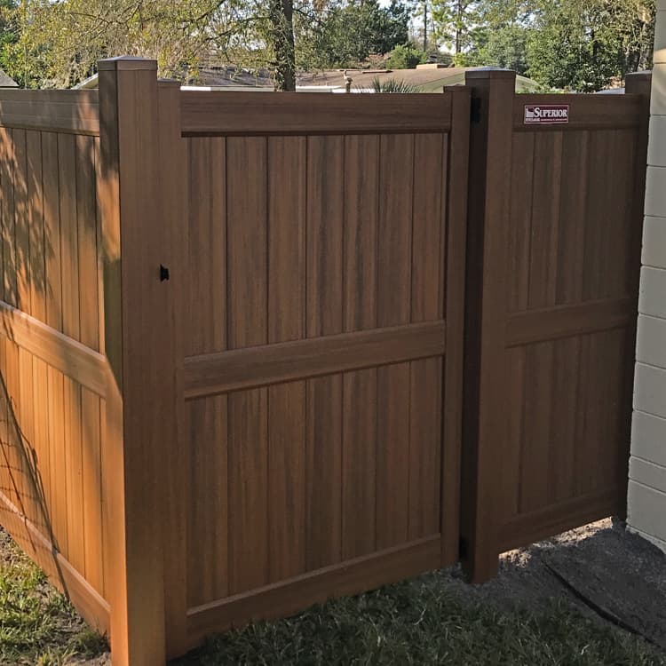 Arkansas Heartwood fence in red chestnut