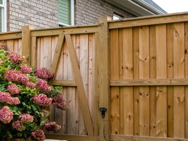 What Types of Fencing Does an Akron Fence Company Sell?