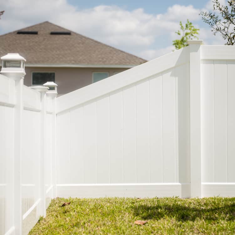 Columbus fence company white vinyl fence