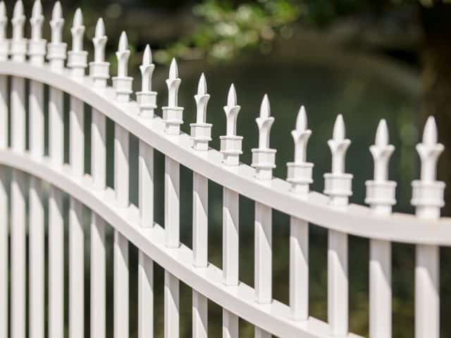 Does an Irvine Fence Company Guarantee Its Work?