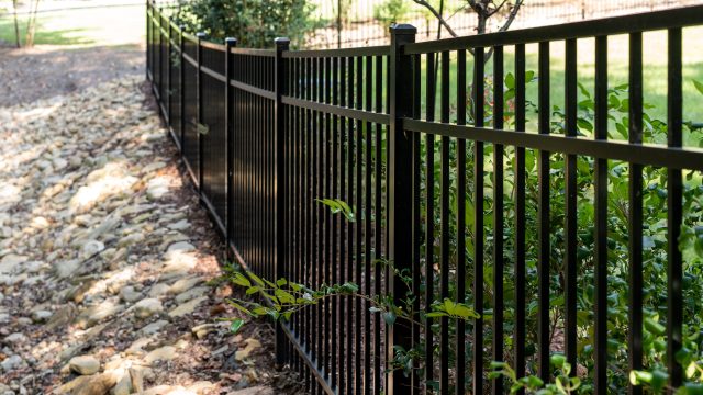 Will a Warner Robins Fence Company Call Your Utility Companies?