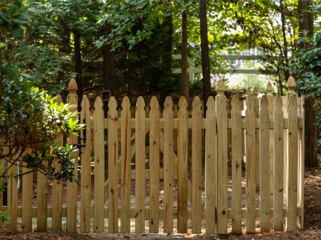 How Does a Citrus Park Fence Builder Estimate the Cost of a Project?