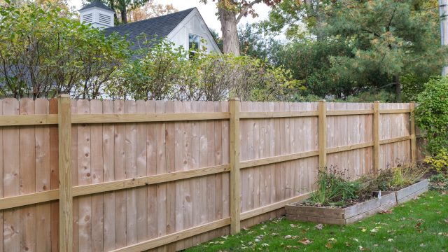 Will a Wellington Fence Builder Complete My Installation?