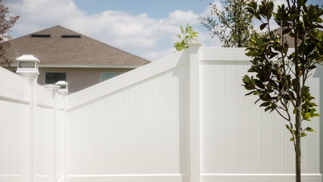 How Much Time Does a Pascagoula Fence Builder Need to Complete My Project?