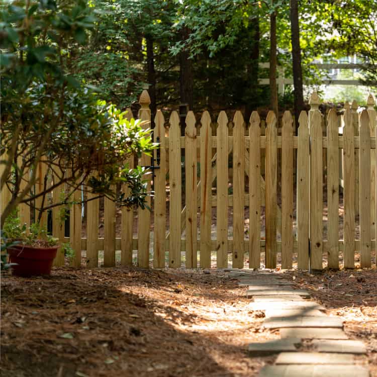 fence company Battle Creek, wood picket fence