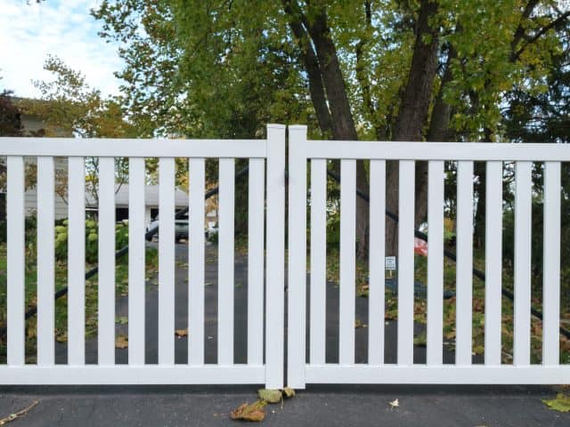 Will a Fence Builder Enhance Your Curb Appeal?