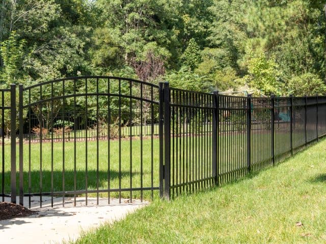 Why Should You Get West Melbourne and Melbourne Aluminum Fencing That Has a Powder Coating?