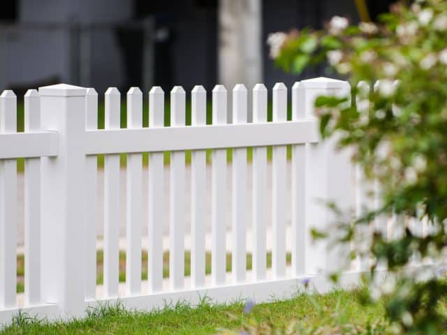 Where Can I Find the Best Vinyl Fence Contractors Near Me in Lake County?
