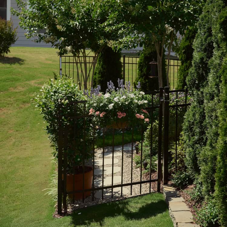 aluminum fencing Lake County fl https://www.superiorfenceandrail.com/wp-content/uploads/2025/03/aluminum-fencing-Lake-County-fl.jpg