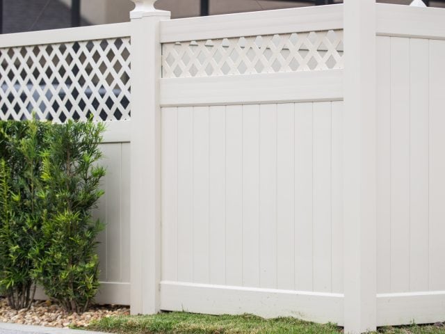 What to Expect When Hiring a Fence Company Easley SC