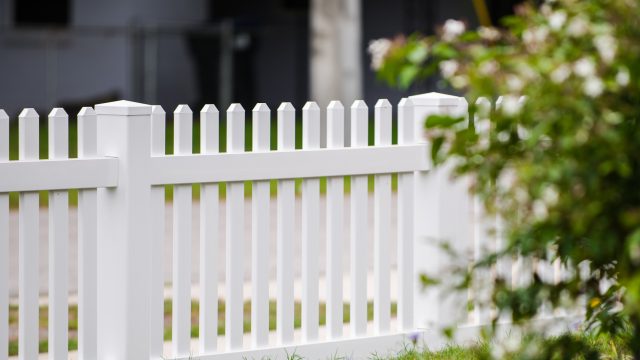 Choosing a Fence for Yard in Boise, ID – Why Choose Vinyl Over Wood