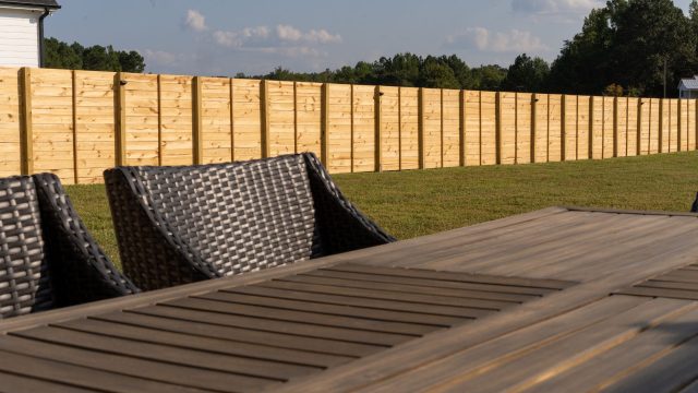 what makes a good fence company?